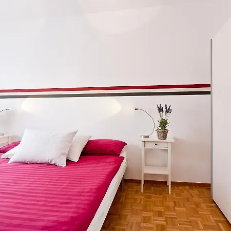 Large Suite-13 By Interhome Apartment