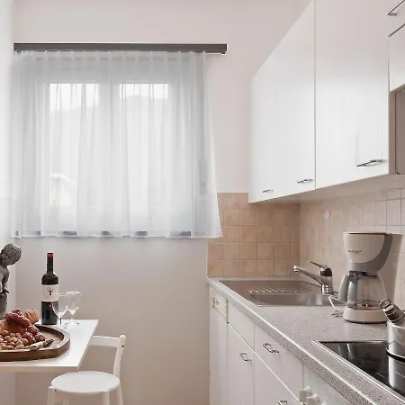 公寓 Large Suite-13 By Interhome *